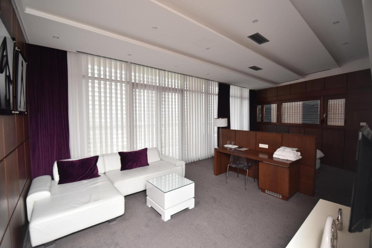Sesto Senso Otel Trebin Dış mekan fotoğraf
