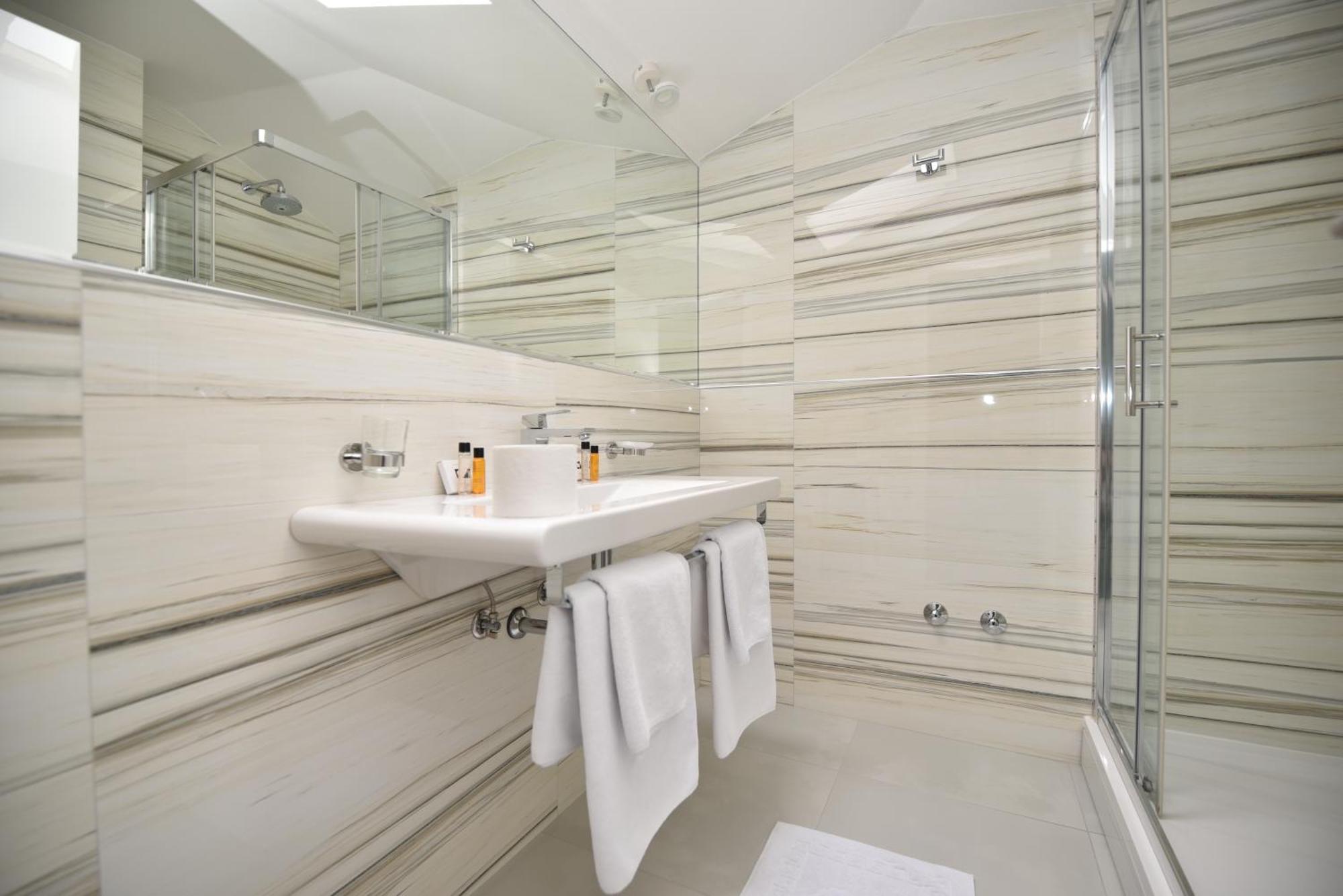 Sesto Senso Otel Trebin Dış mekan fotoğraf