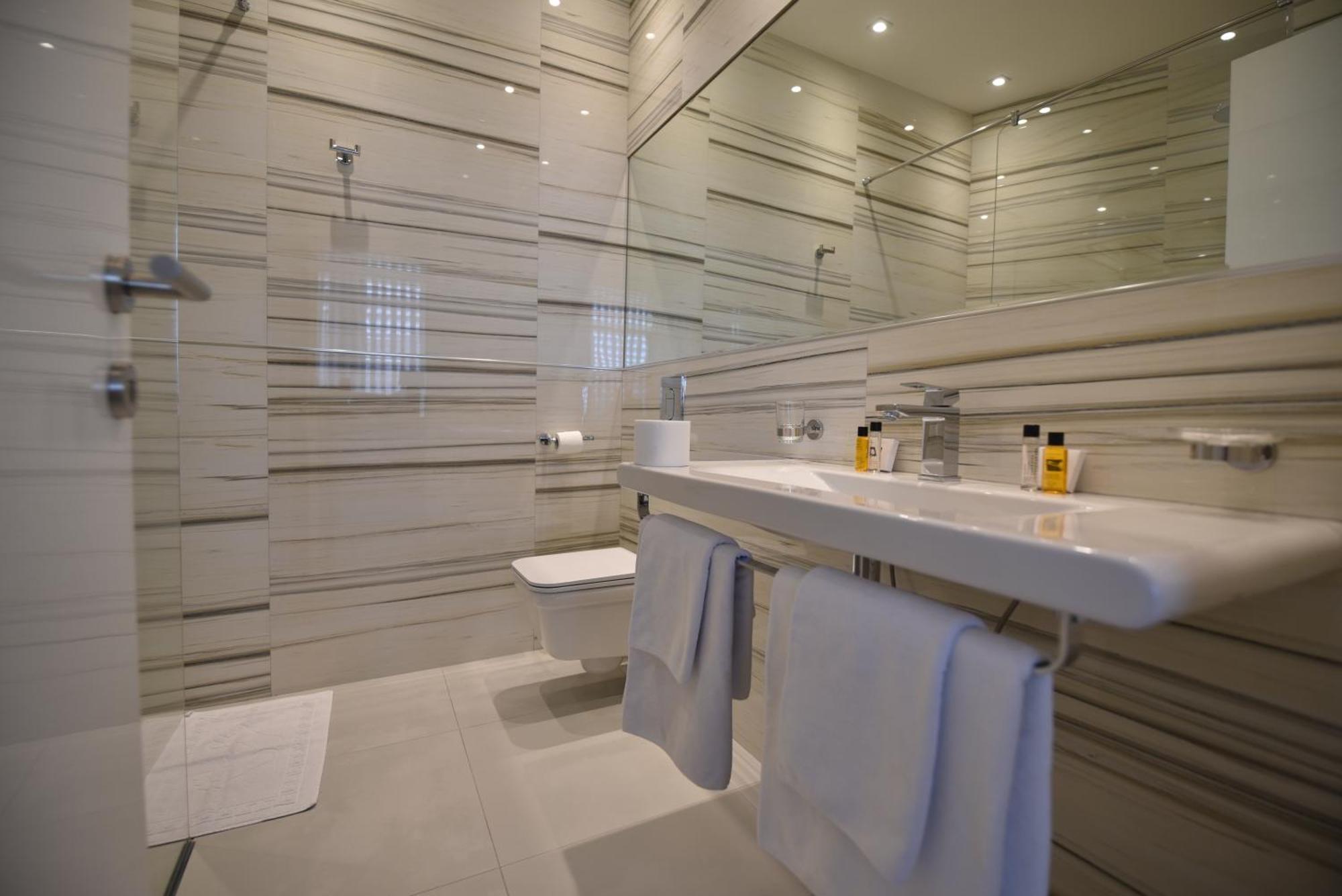 Sesto Senso Otel Trebin Dış mekan fotoğraf