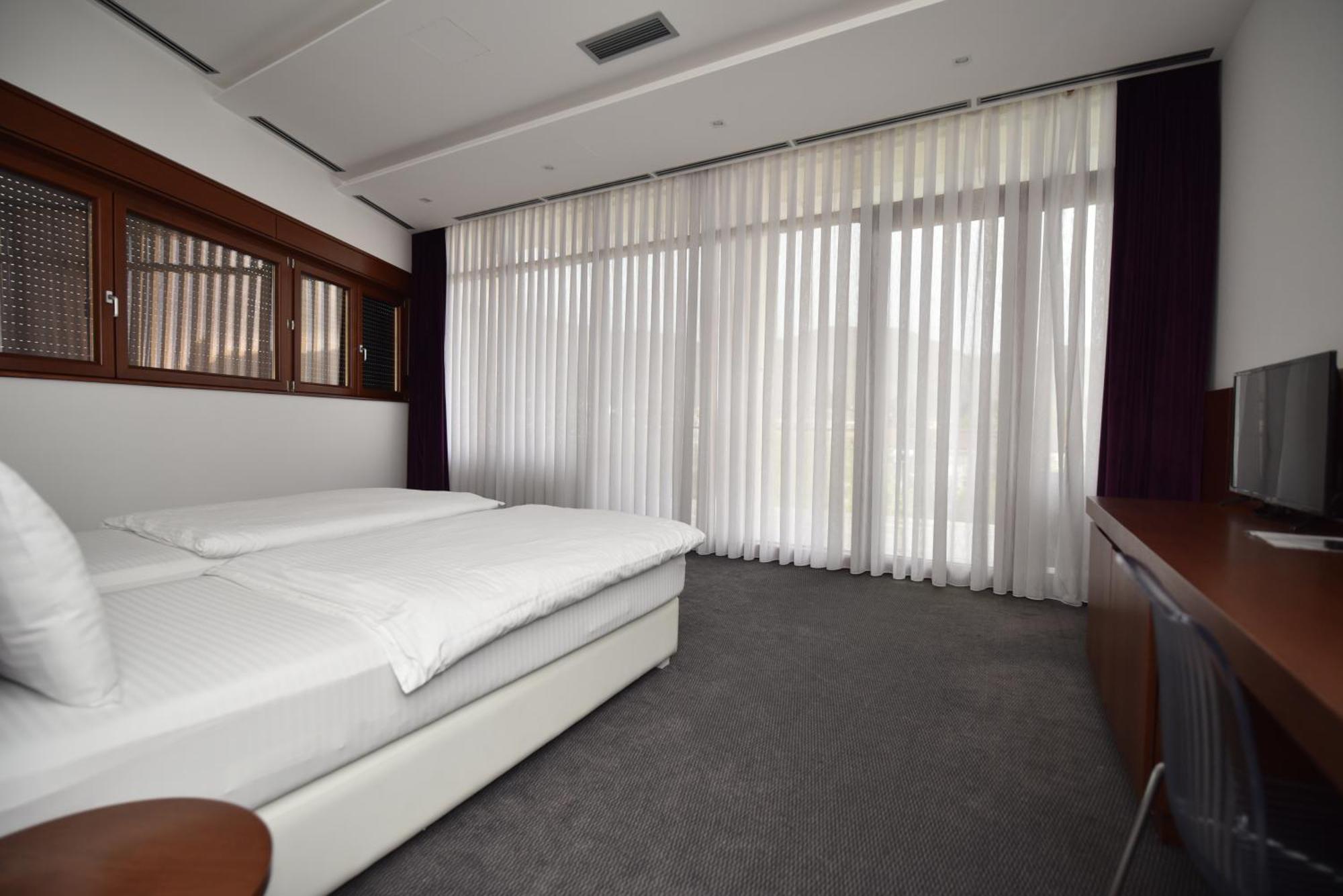Sesto Senso Otel Trebin Dış mekan fotoğraf