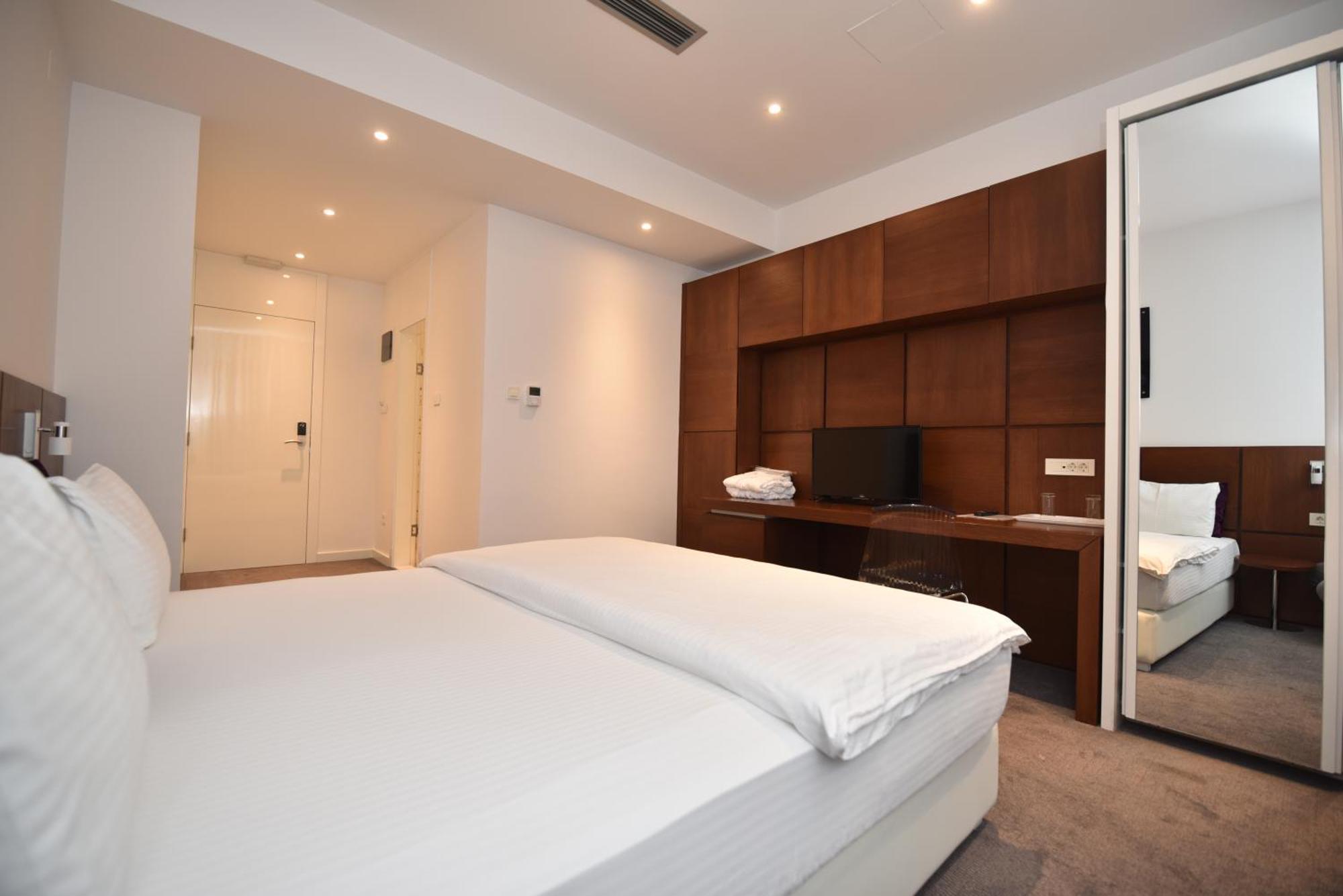 Sesto Senso Otel Trebin Dış mekan fotoğraf